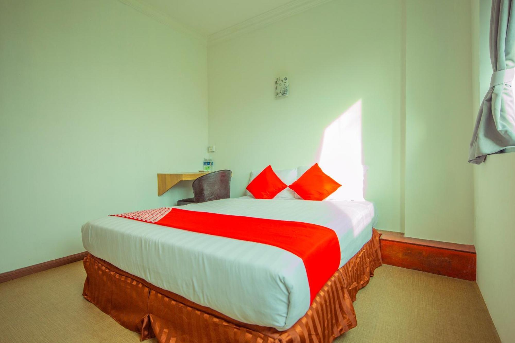 Hotel Super Oyo 218 Storytel Kota Kinabalu Esterno foto